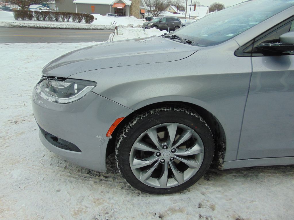 2015 Chrysler 200 Image 11