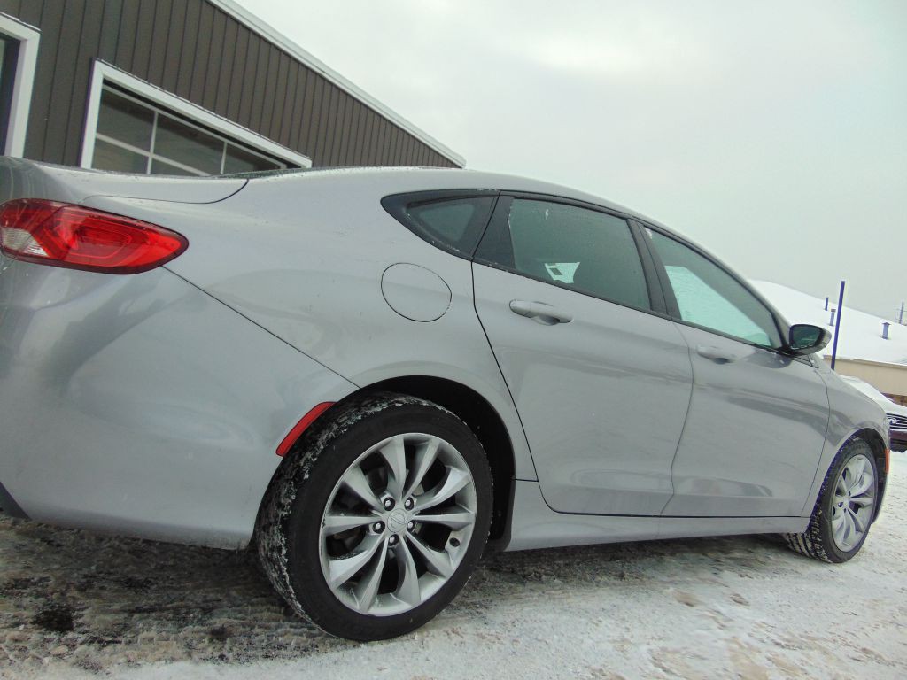 2015 Chrysler 200 Image 14