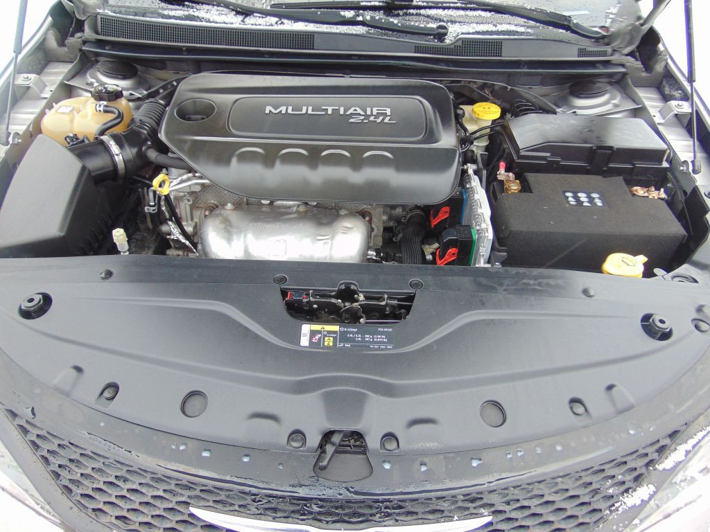 2015 Chrysler 200 Image 23