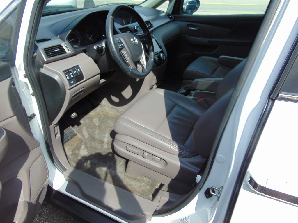 2015 Honda Odyssey Image 2