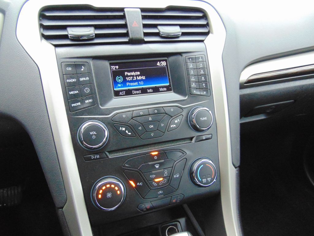 2015 Ford Fusion Image 18