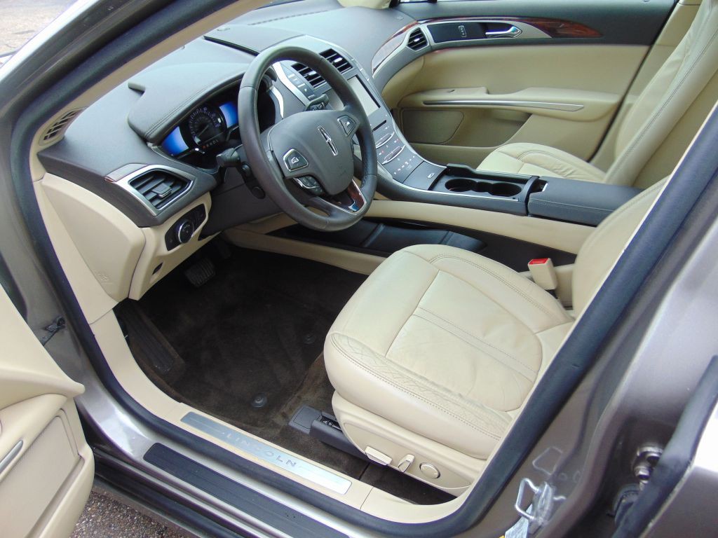 2015 Lincoln MKZ Image 2