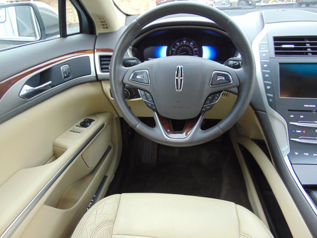 2015 Lincoln MKZ Image 18