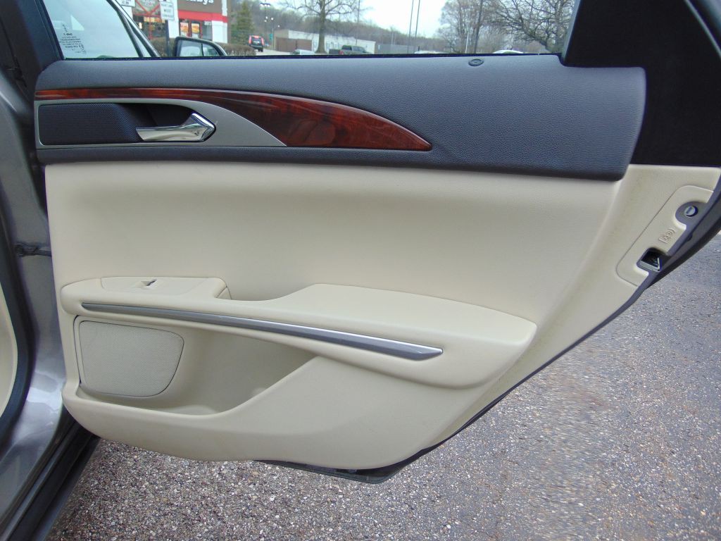 2015 Lincoln MKZ Image 24