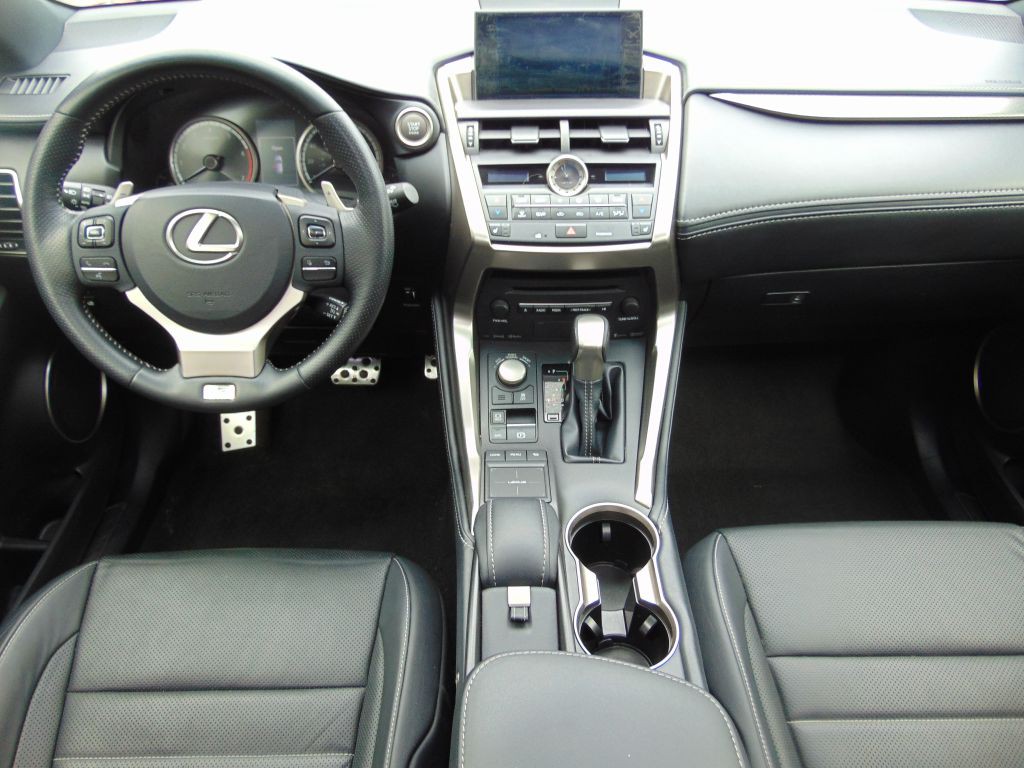 2015 Lexus NX Image 17