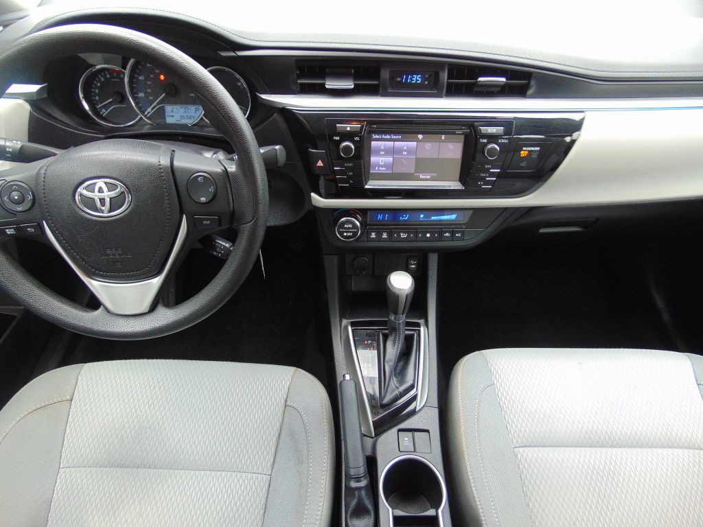 2015 Toyota Corolla Image 17