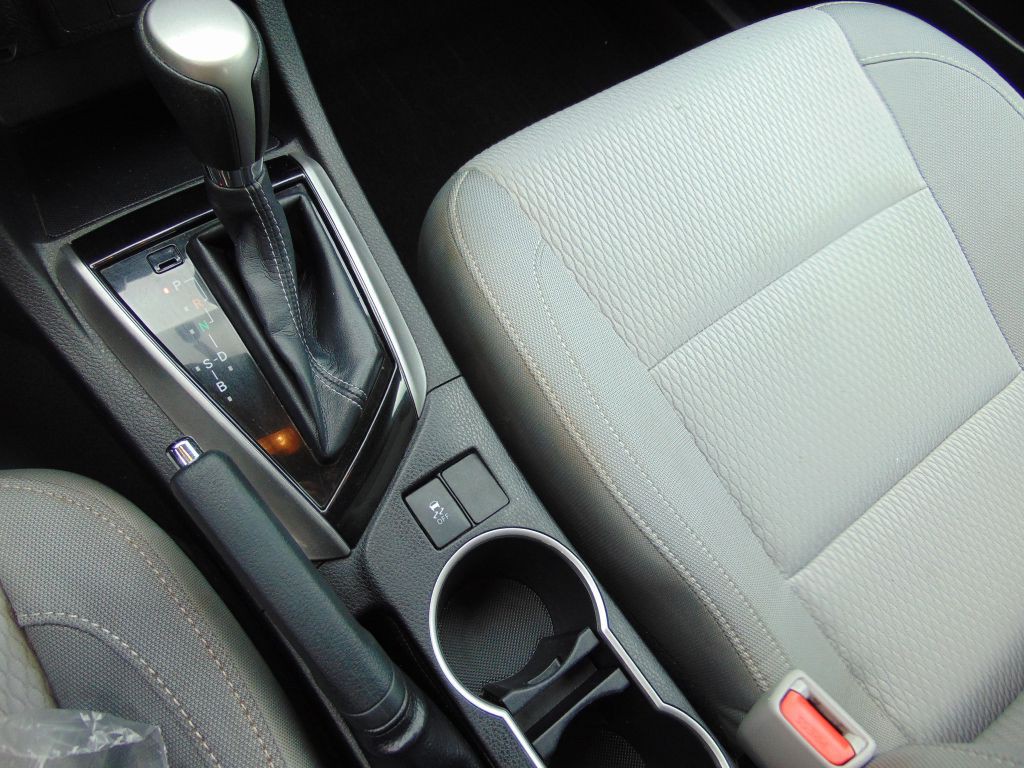 2015 Toyota Corolla Image 18