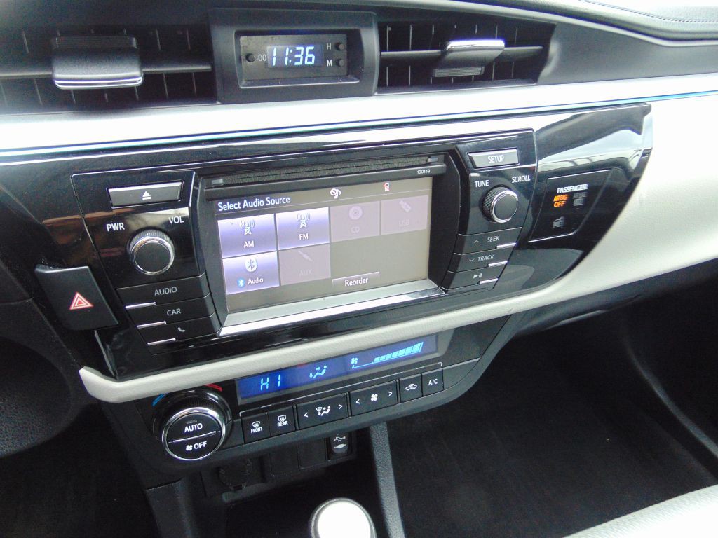 2015 Toyota Corolla Image 19