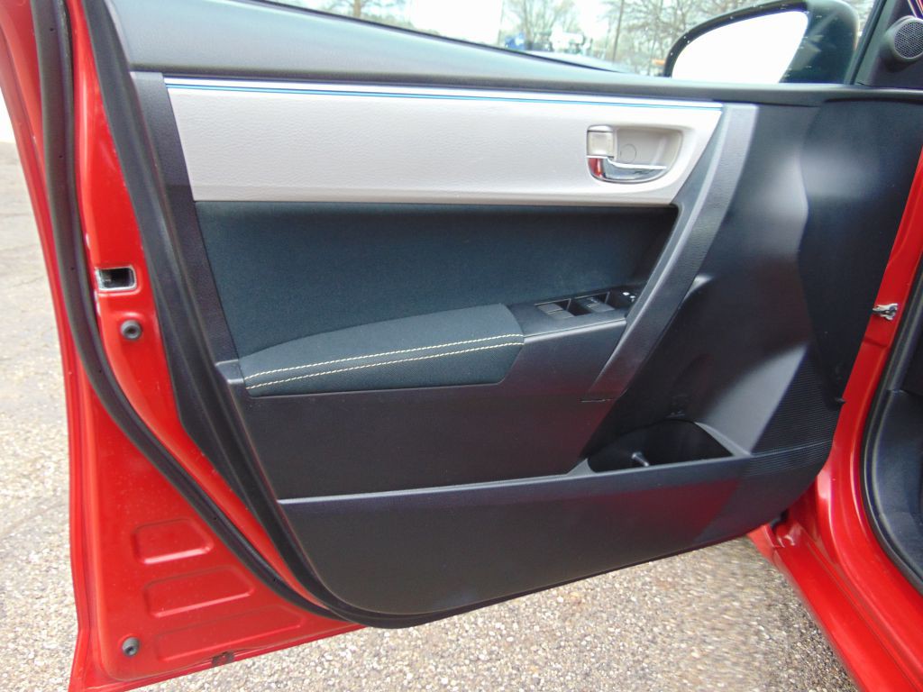 2015 Toyota Corolla Image 21