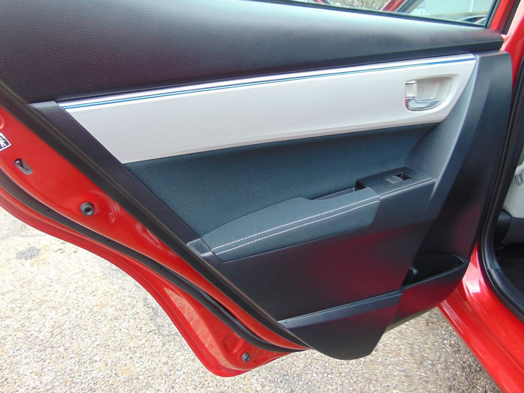2015 Toyota Corolla Image 22
