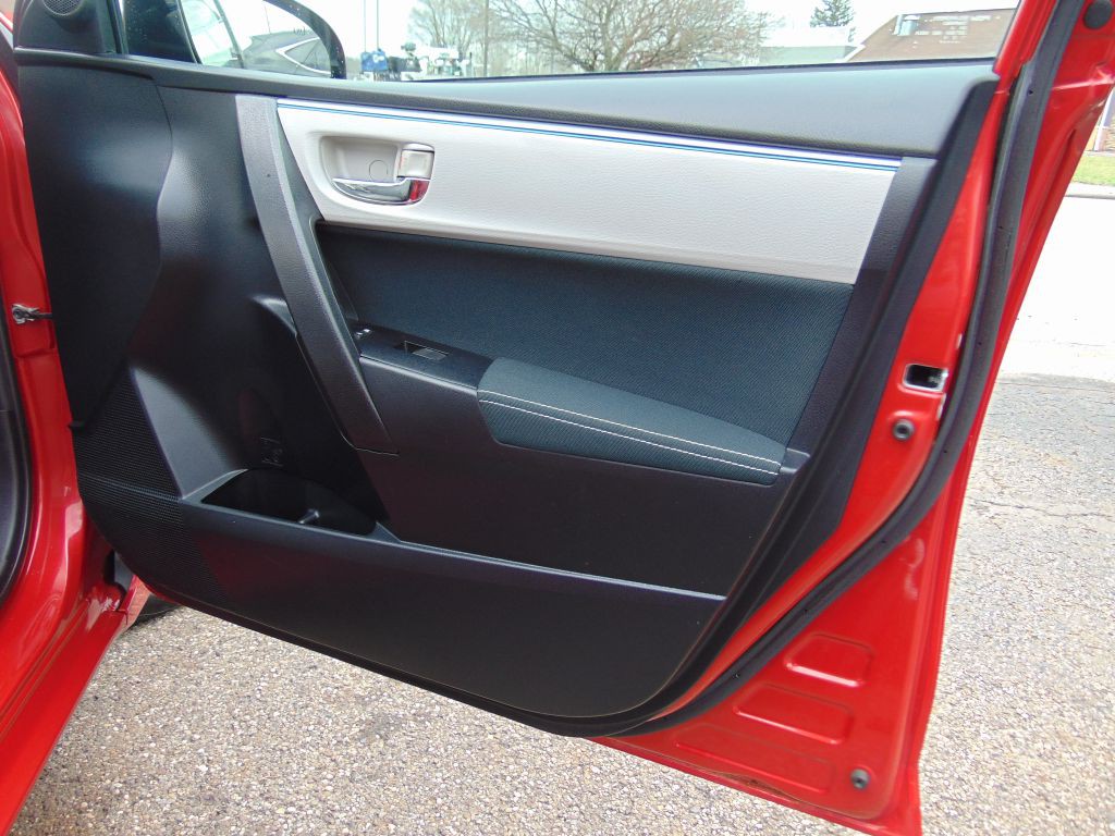 2015 Toyota Corolla Image 24
