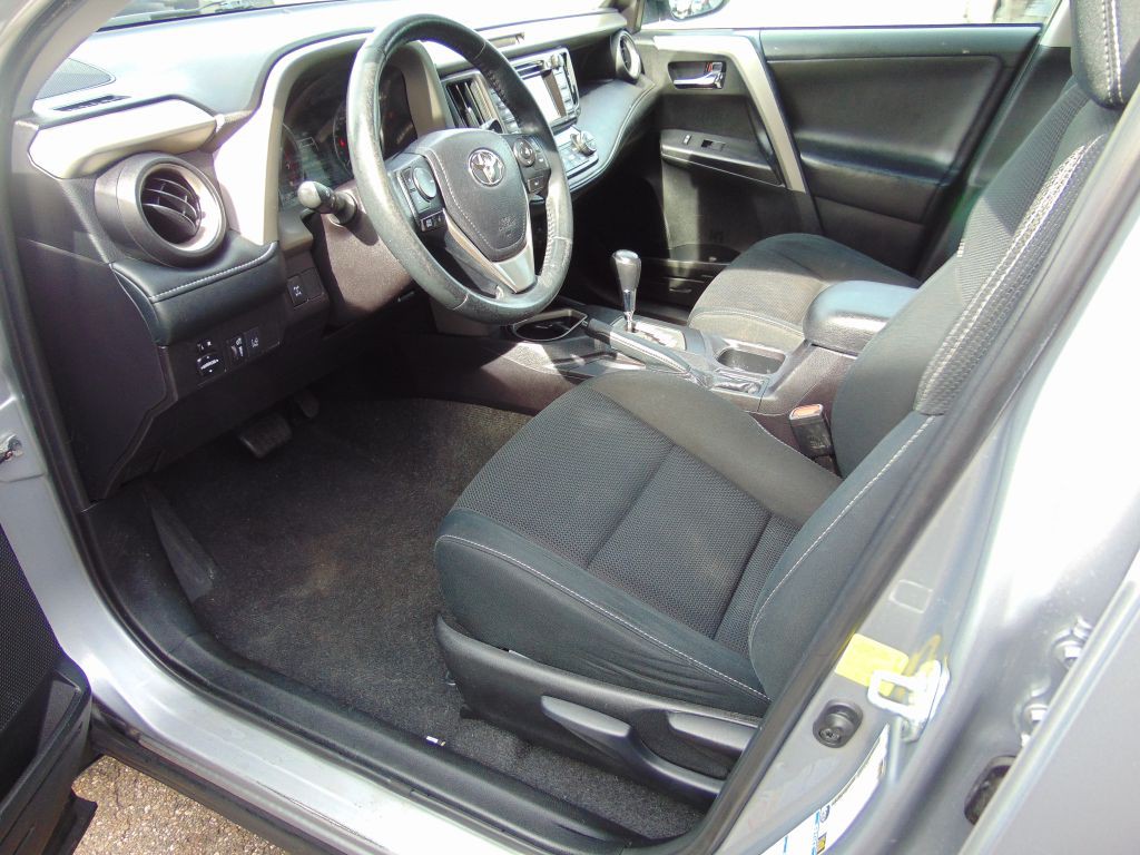 2018 Toyota Rav4 Image 2