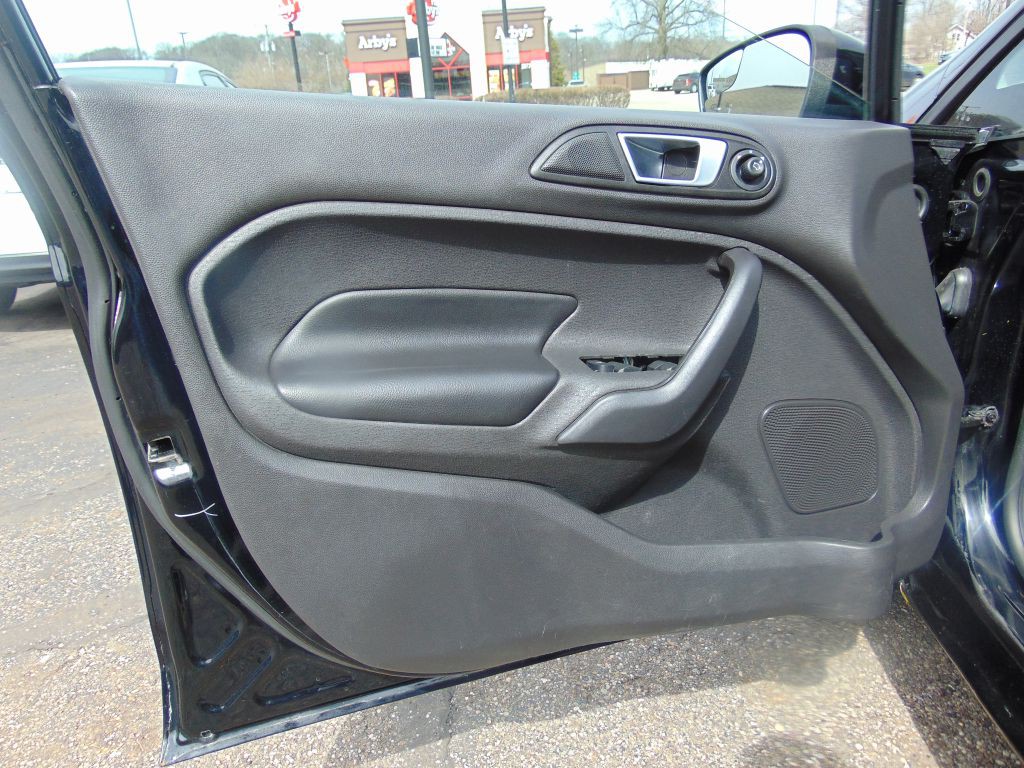 2017 Ford Fiesta Image 23