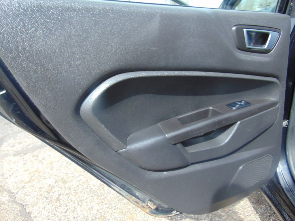 2017 Ford Fiesta Image 24