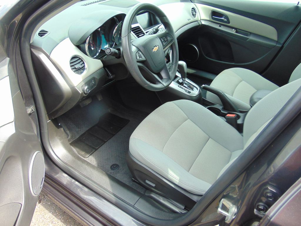 2016 Chevrolet Cruze Image 2