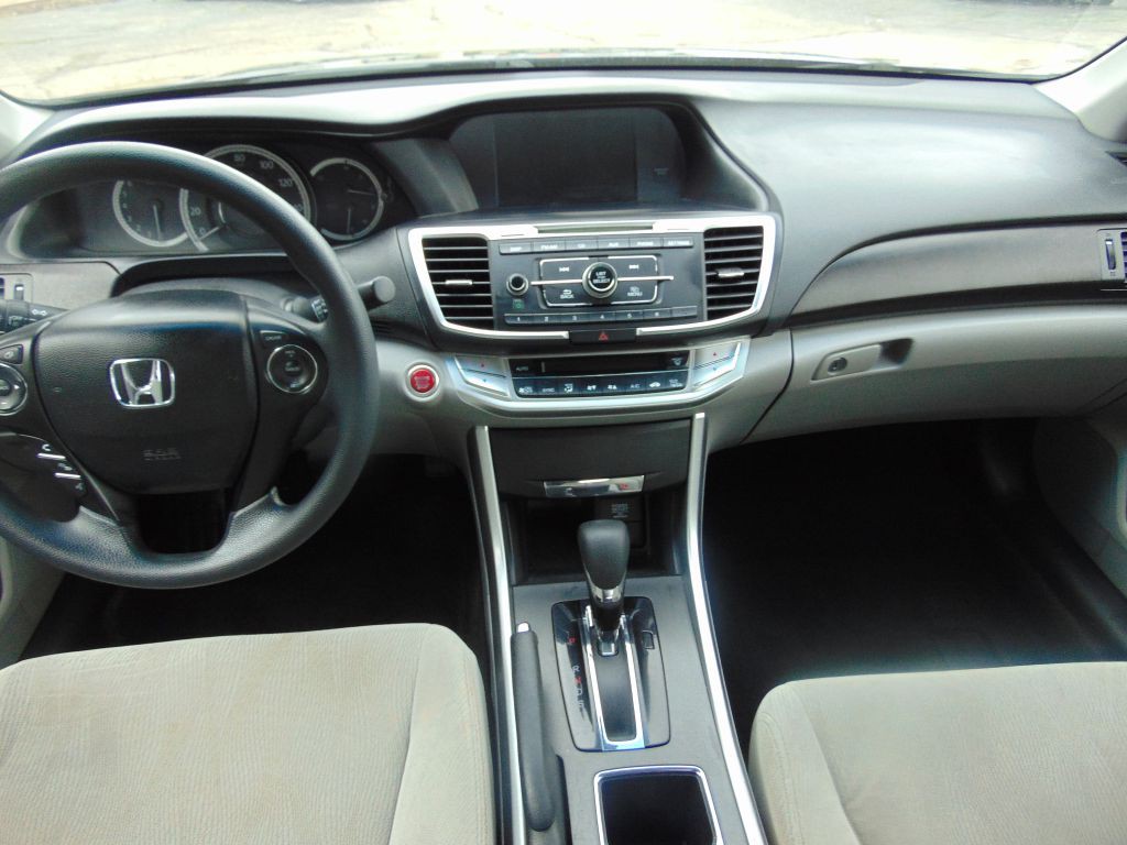 2013 Honda Accord Image 17