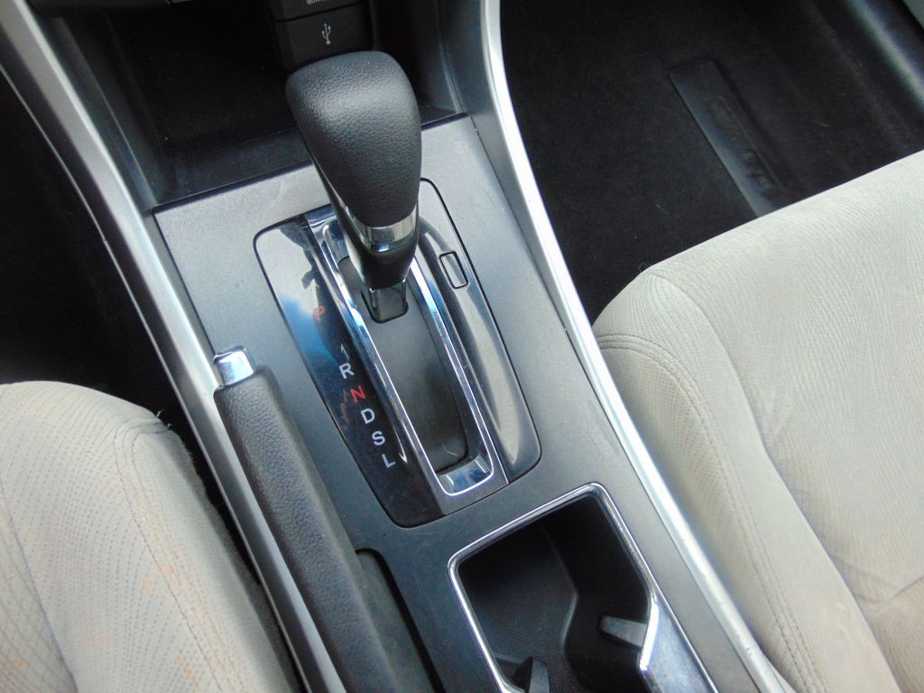 2013 Honda Accord Image 18