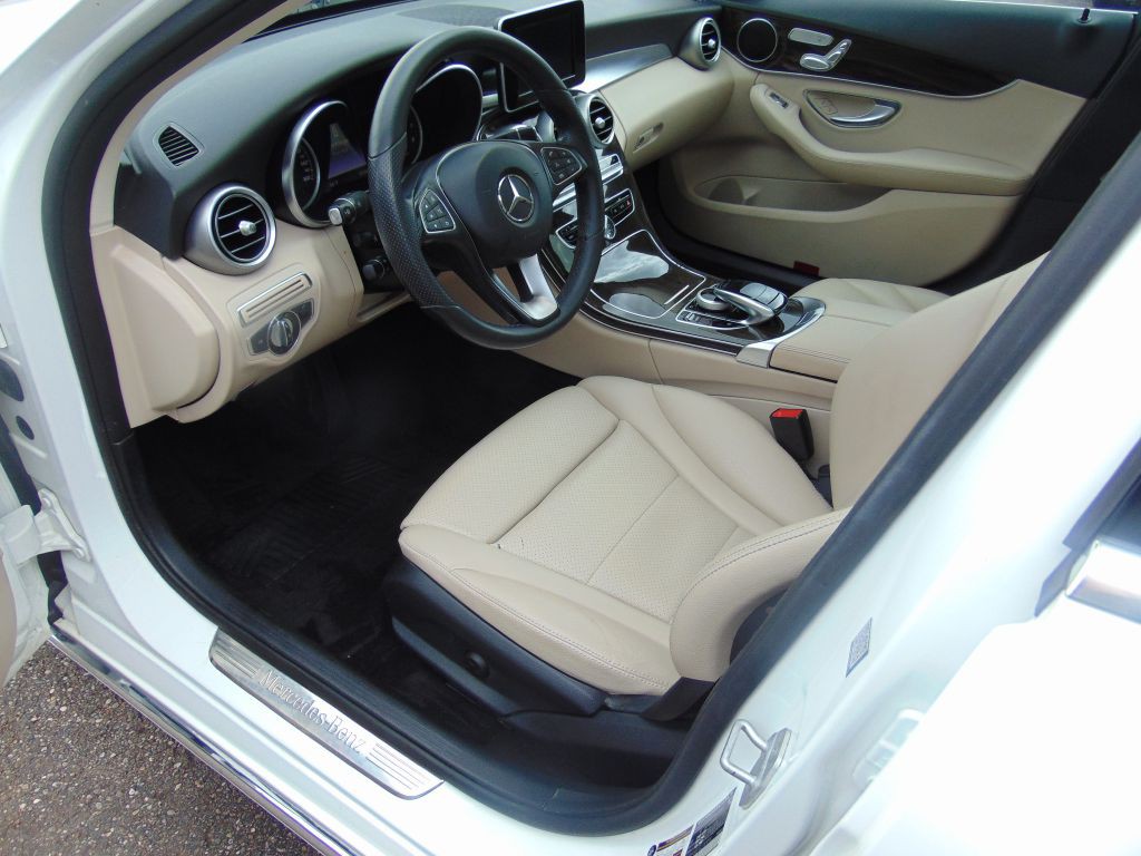 2016 Mercedes-Benz C-Class Image 2