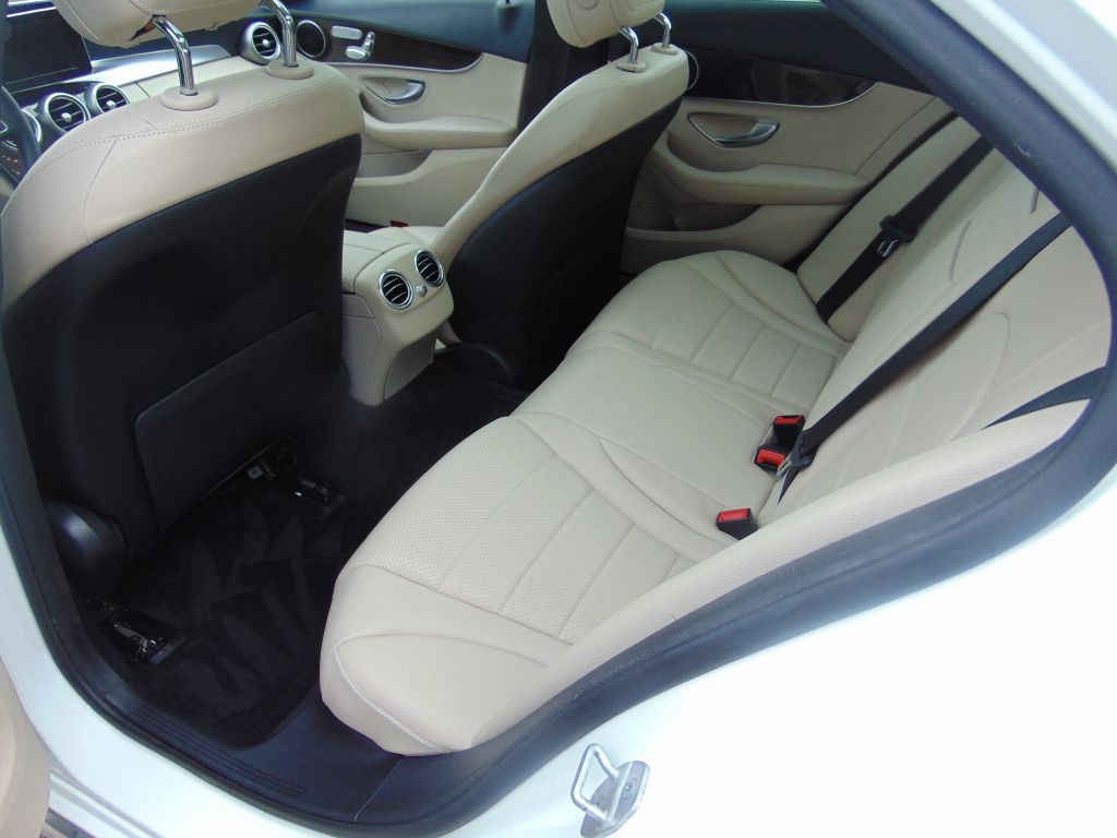 2016 Mercedes-Benz C-Class Image 3