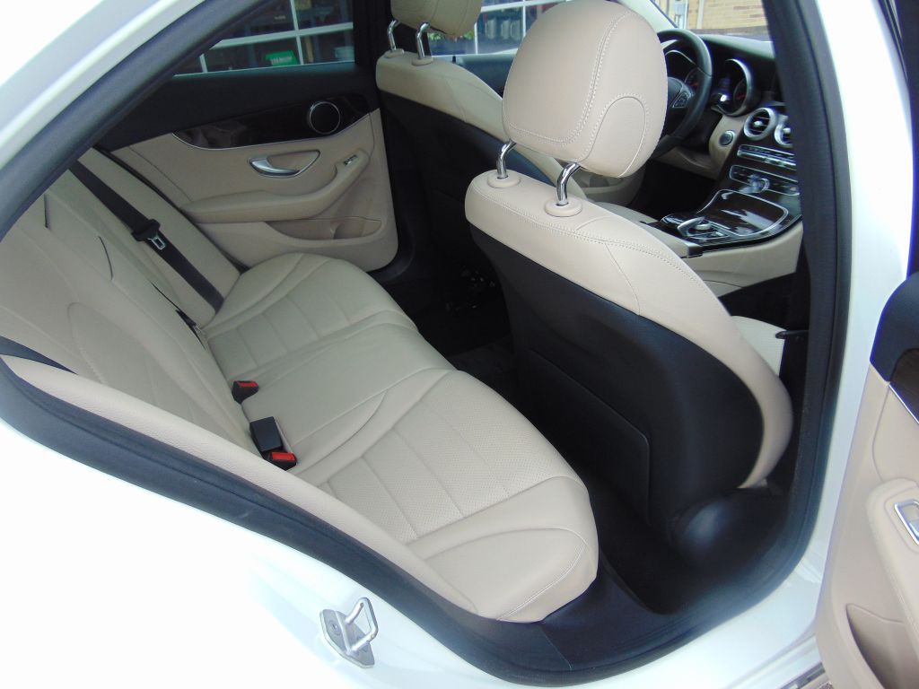 2016 Mercedes-Benz C-Class Image 4