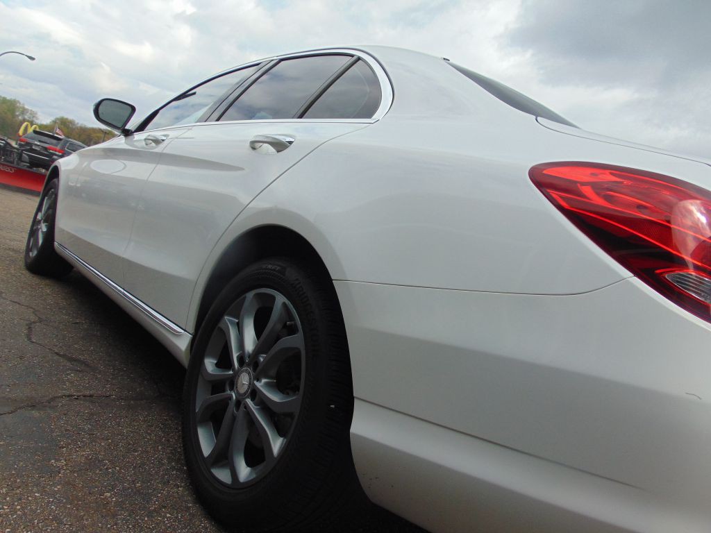 2016 Mercedes-Benz C-Class Image 16