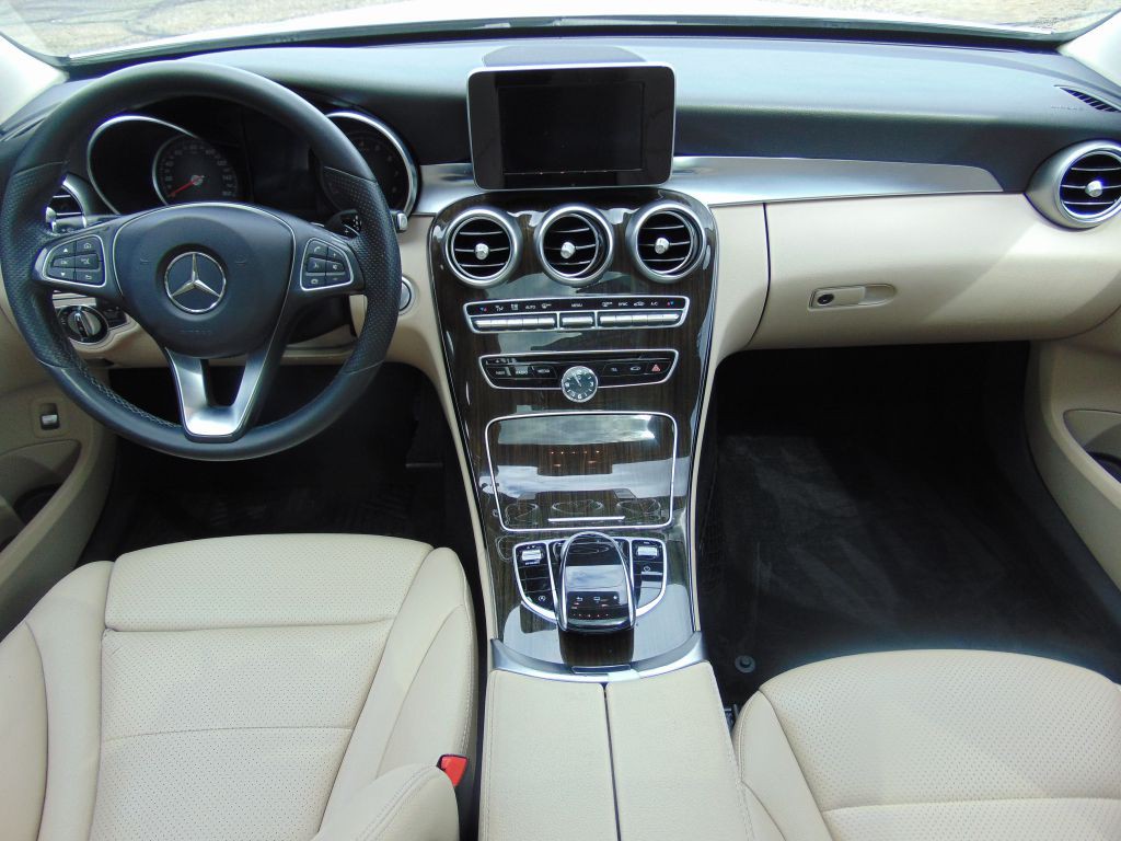 2016 Mercedes-Benz C-Class Image 17