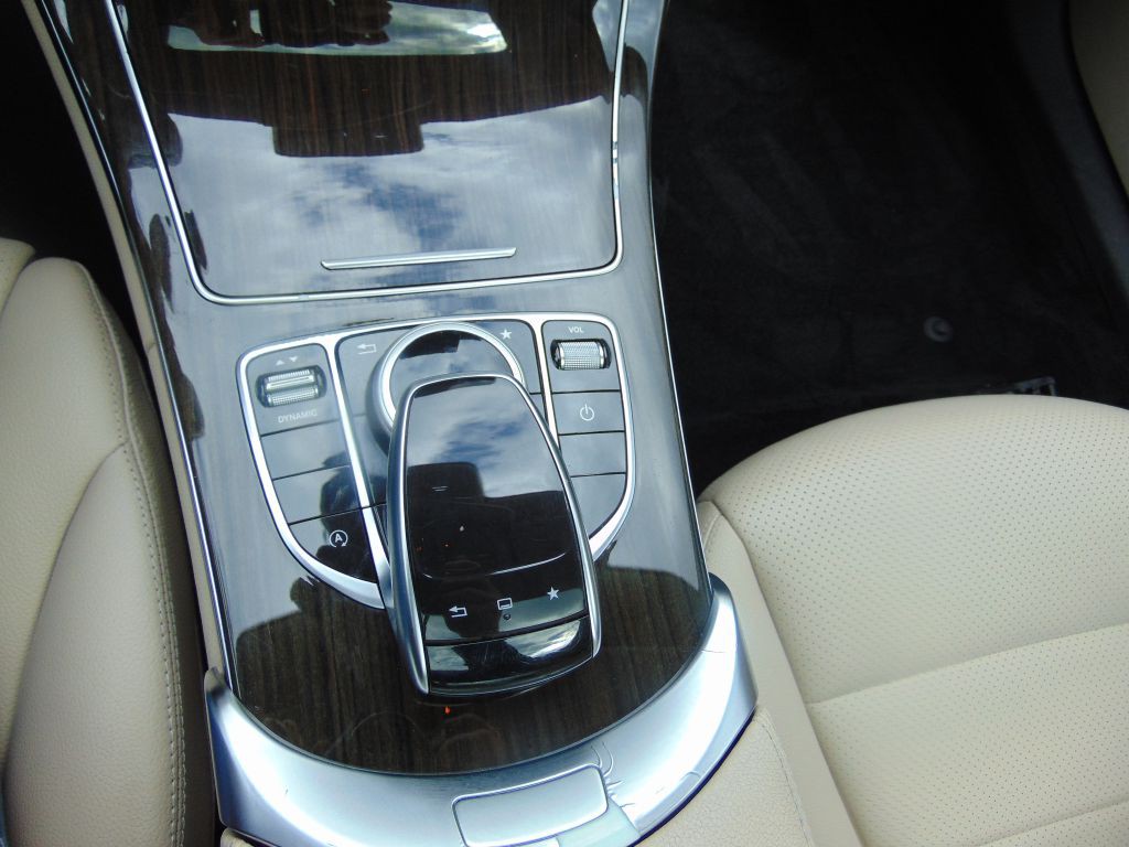 2016 Mercedes-Benz C-Class Image 18
