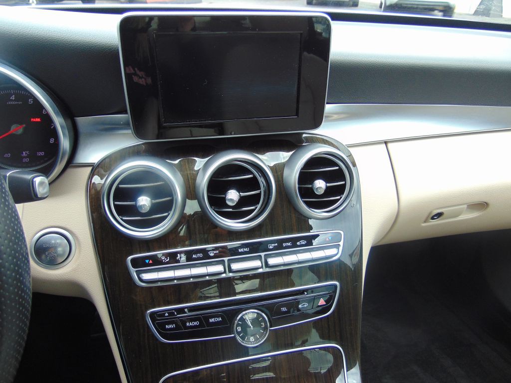 2016 Mercedes-Benz C-Class Image 19