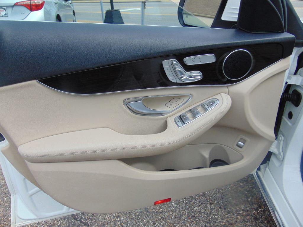 2016 Mercedes-Benz C-Class Image 22