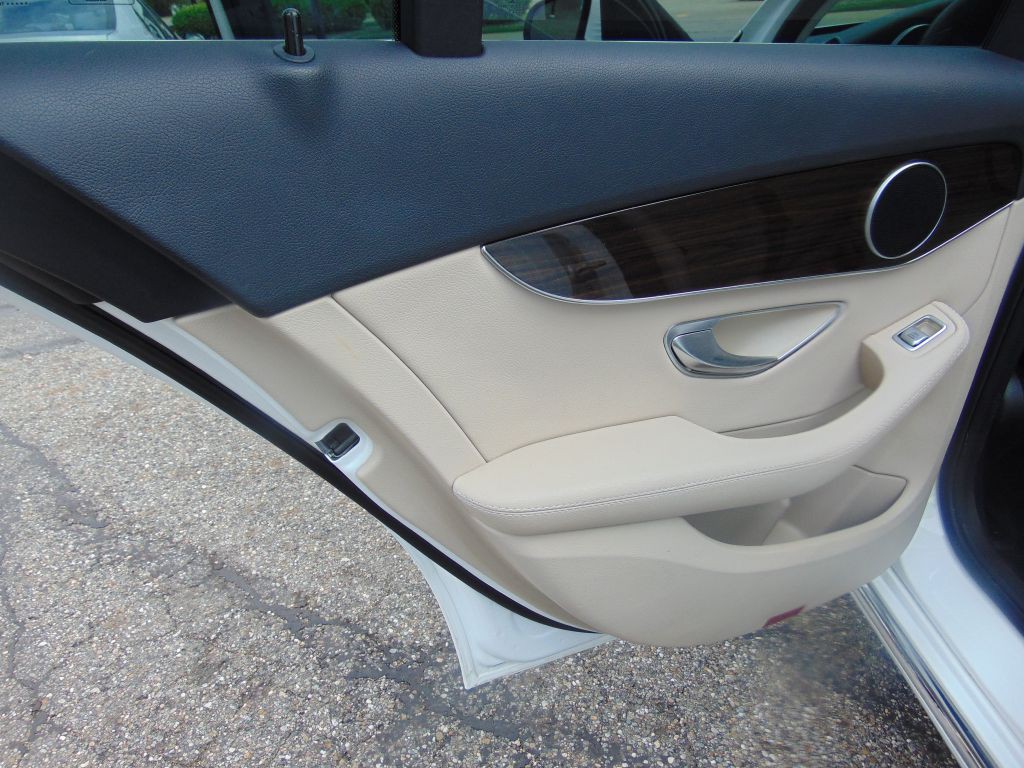 2016 Mercedes-Benz C-Class Image 23