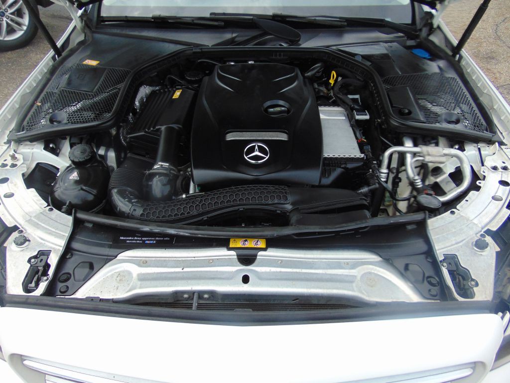 2016 Mercedes-Benz C-Class Image 33