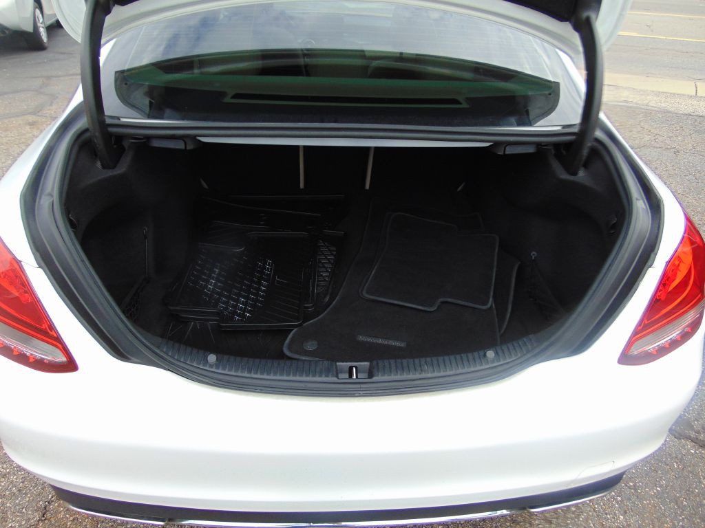 2016 Mercedes-Benz C-Class Image 35