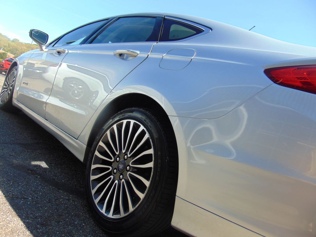 2018 Ford Fusion Image 16