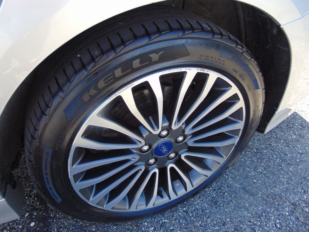 2018 Ford Fusion Image 28