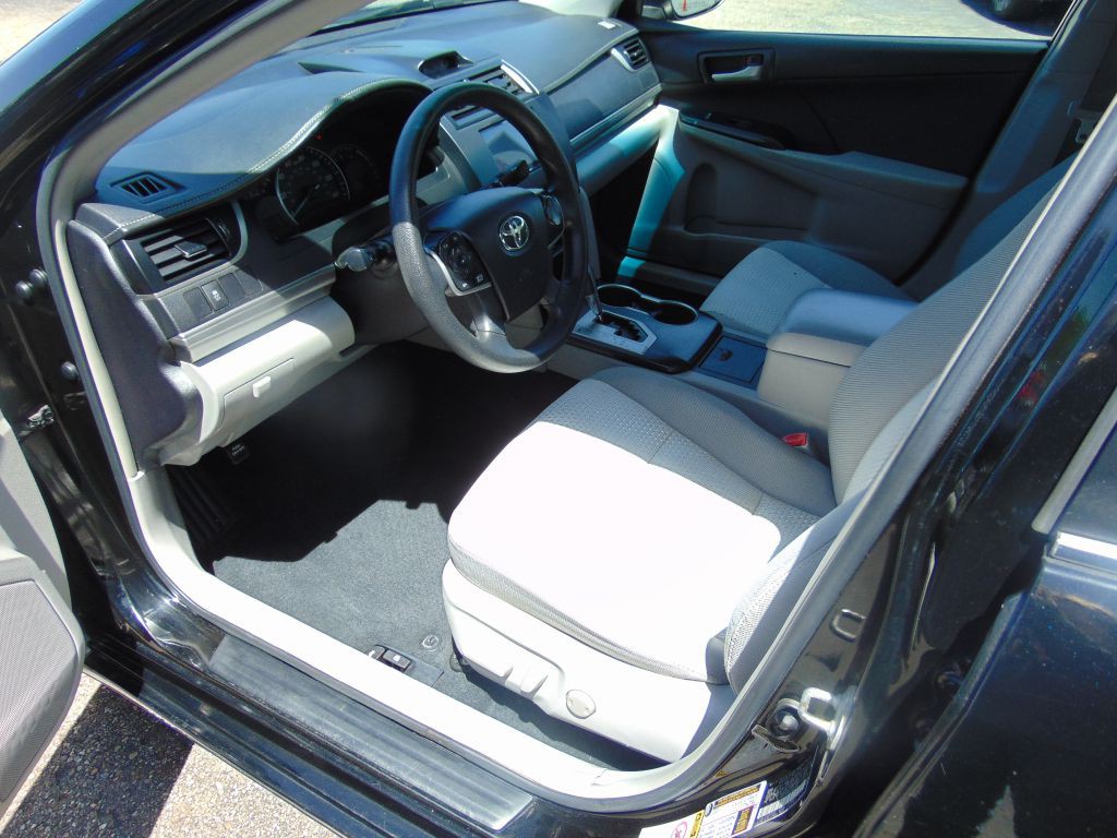 2014 Toyota Camry Image 2