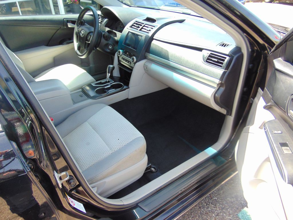 2014 Toyota Camry Image 5