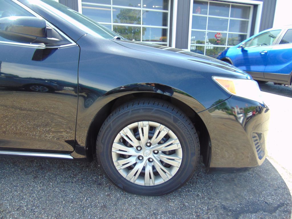 2014 Toyota Camry Image 10