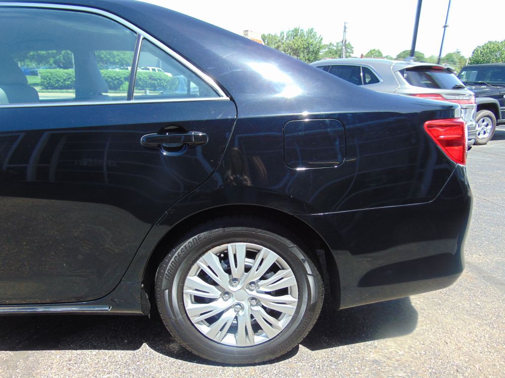 2014 Toyota Camry Image 12