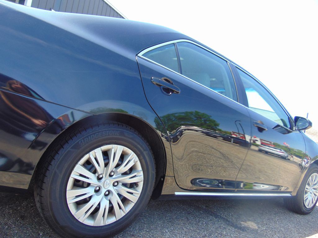 2014 Toyota Camry Image 14