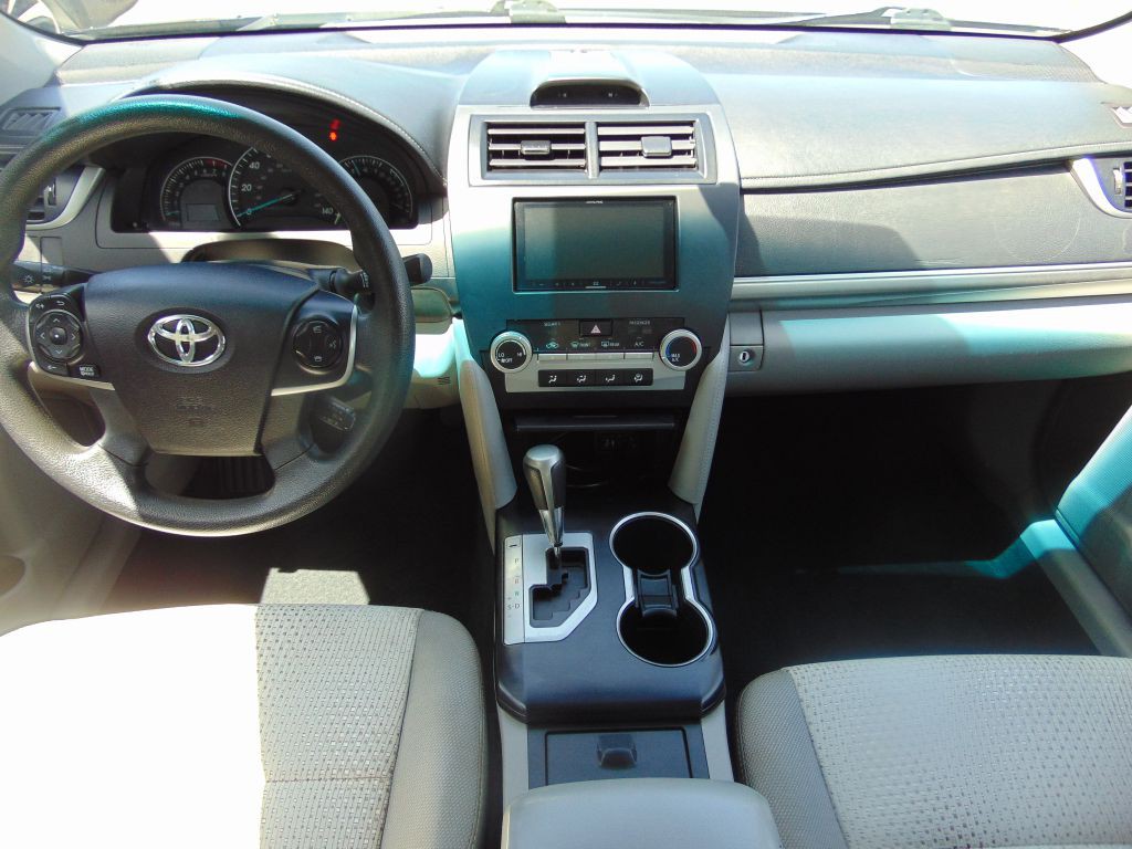 2014 Toyota Camry Image 16