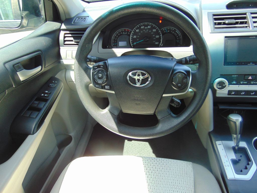2014 Toyota Camry Image 17