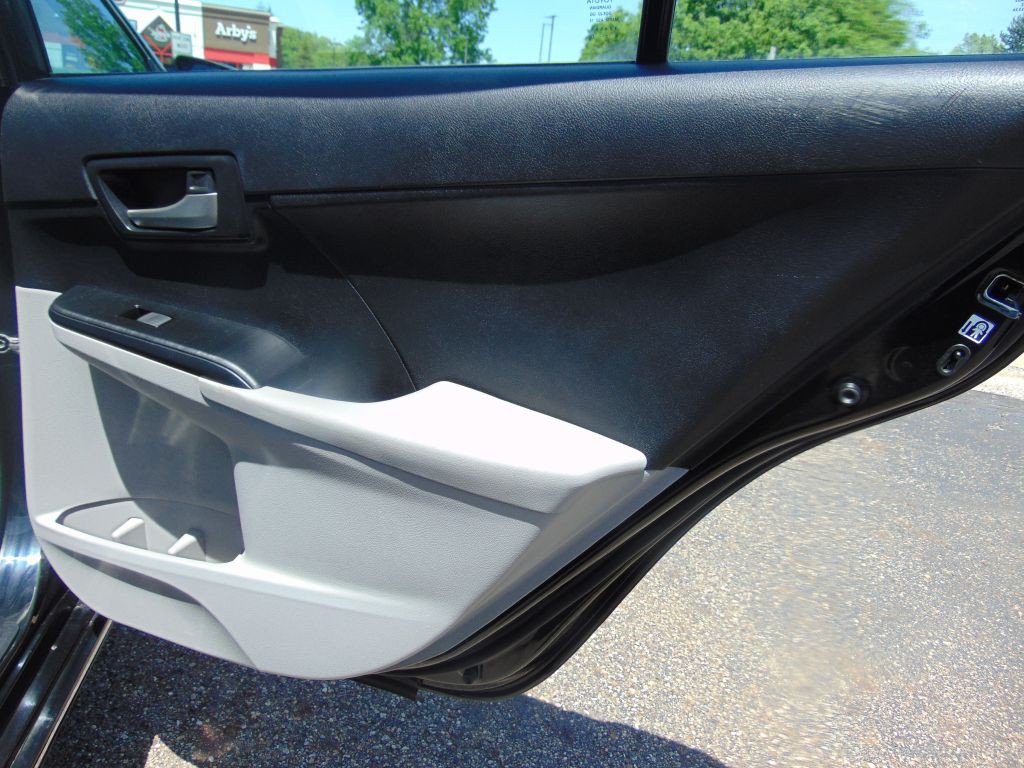 2014 Toyota Camry Image 21