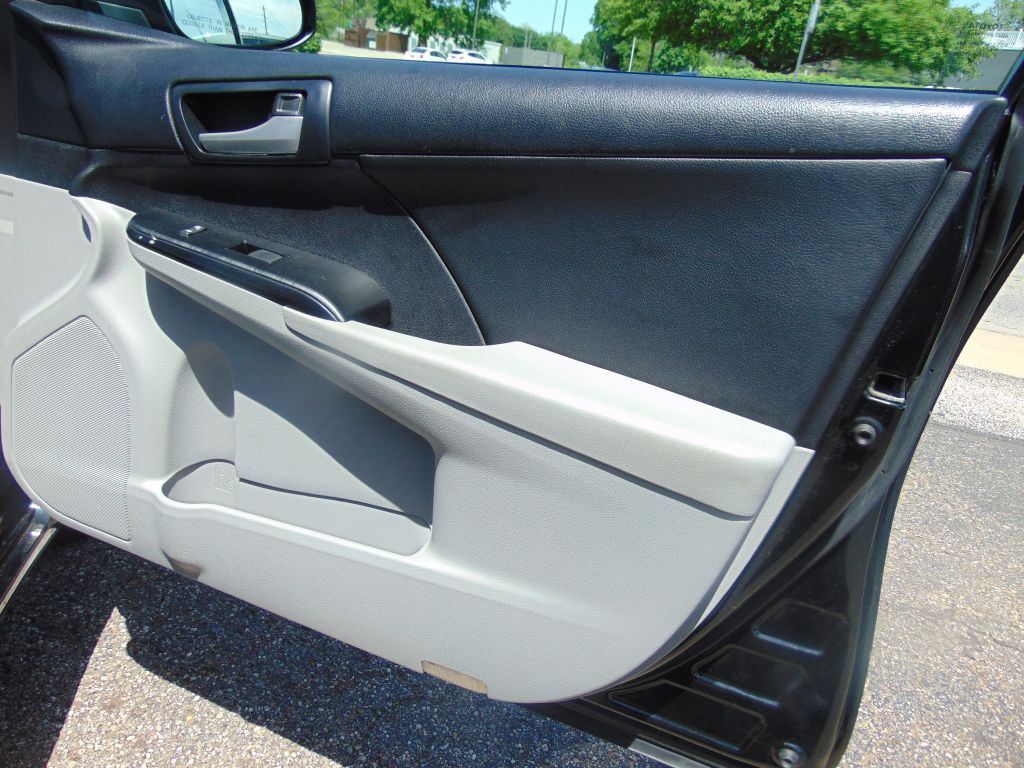 2014 Toyota Camry Image 22