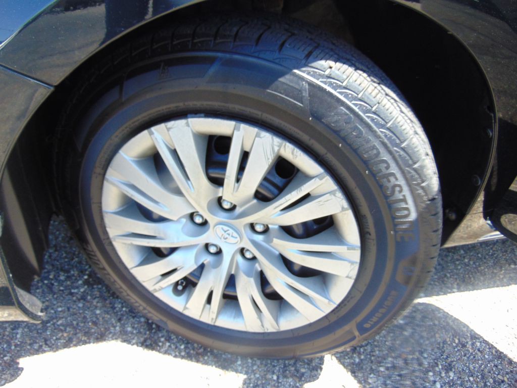 2014 Toyota Camry Image 23