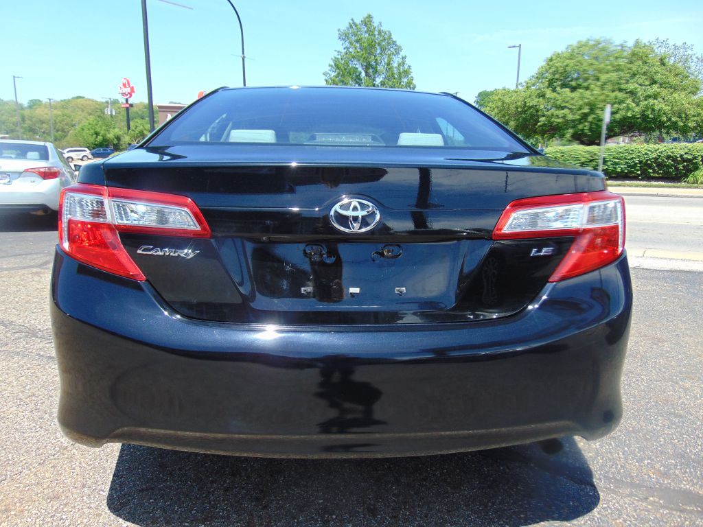 2014 Toyota Camry Image 32