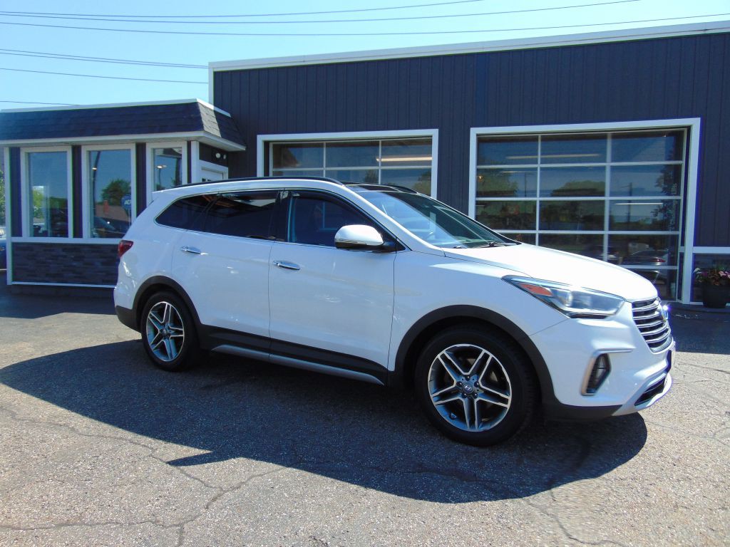 2017 Hyundai Santa Fe Image 1