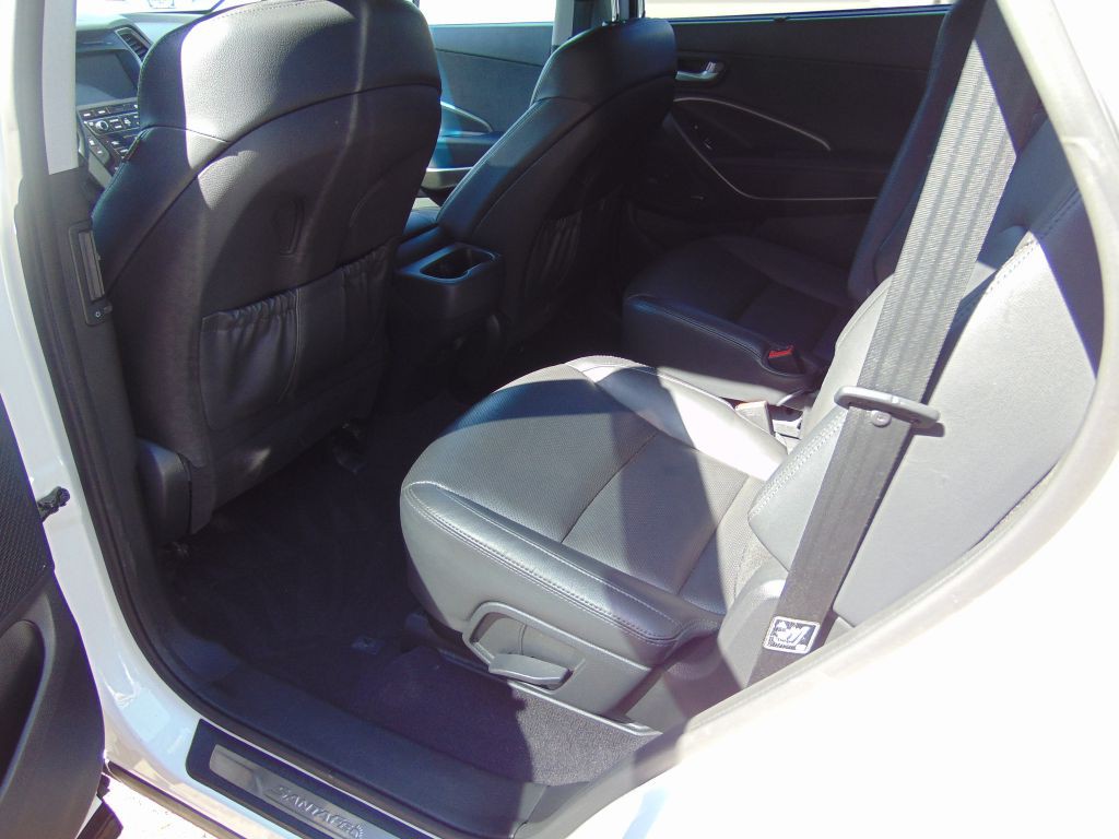 2017 Hyundai Santa Fe Image 3