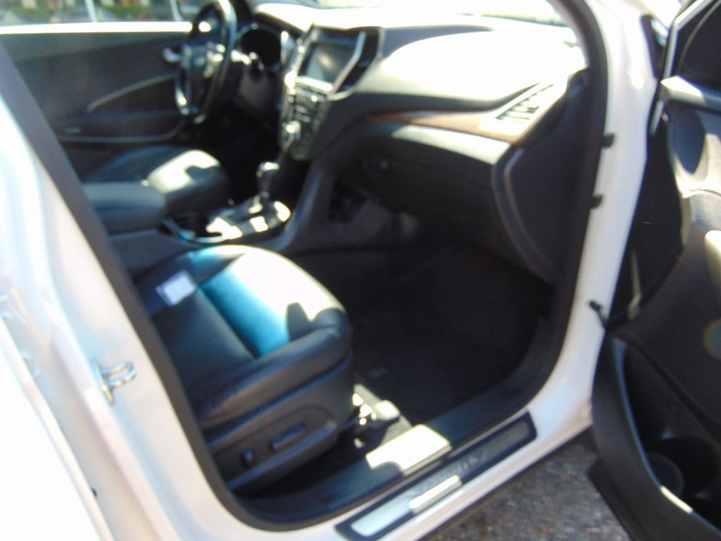 2017 Hyundai Santa Fe Image 5