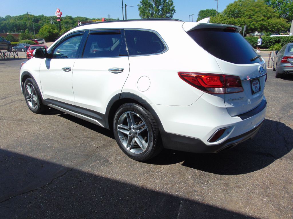 2017 Hyundai Santa Fe Image 8