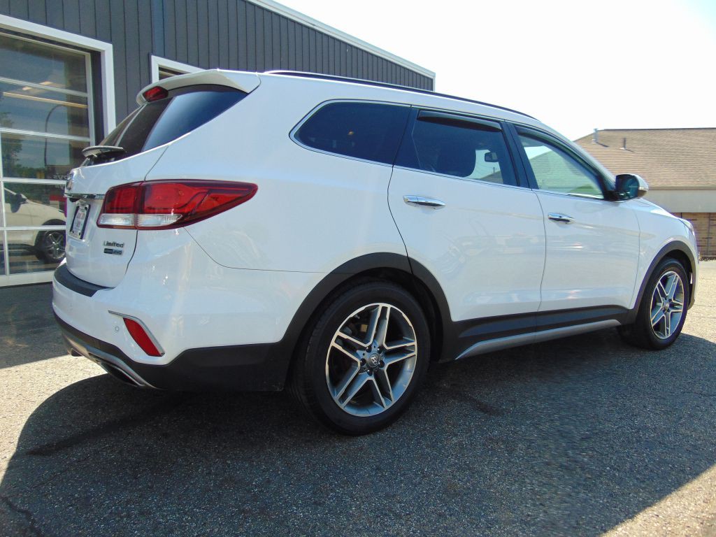 2017 Hyundai Santa Fe Image 9